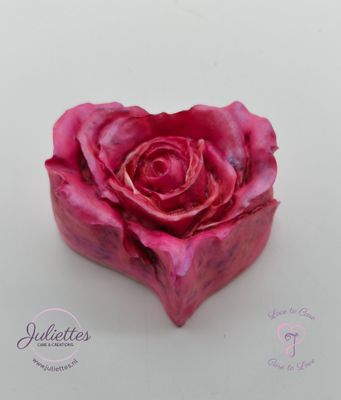 Orgonite hartvormige roos roze Orgonite hartvormige roos roze