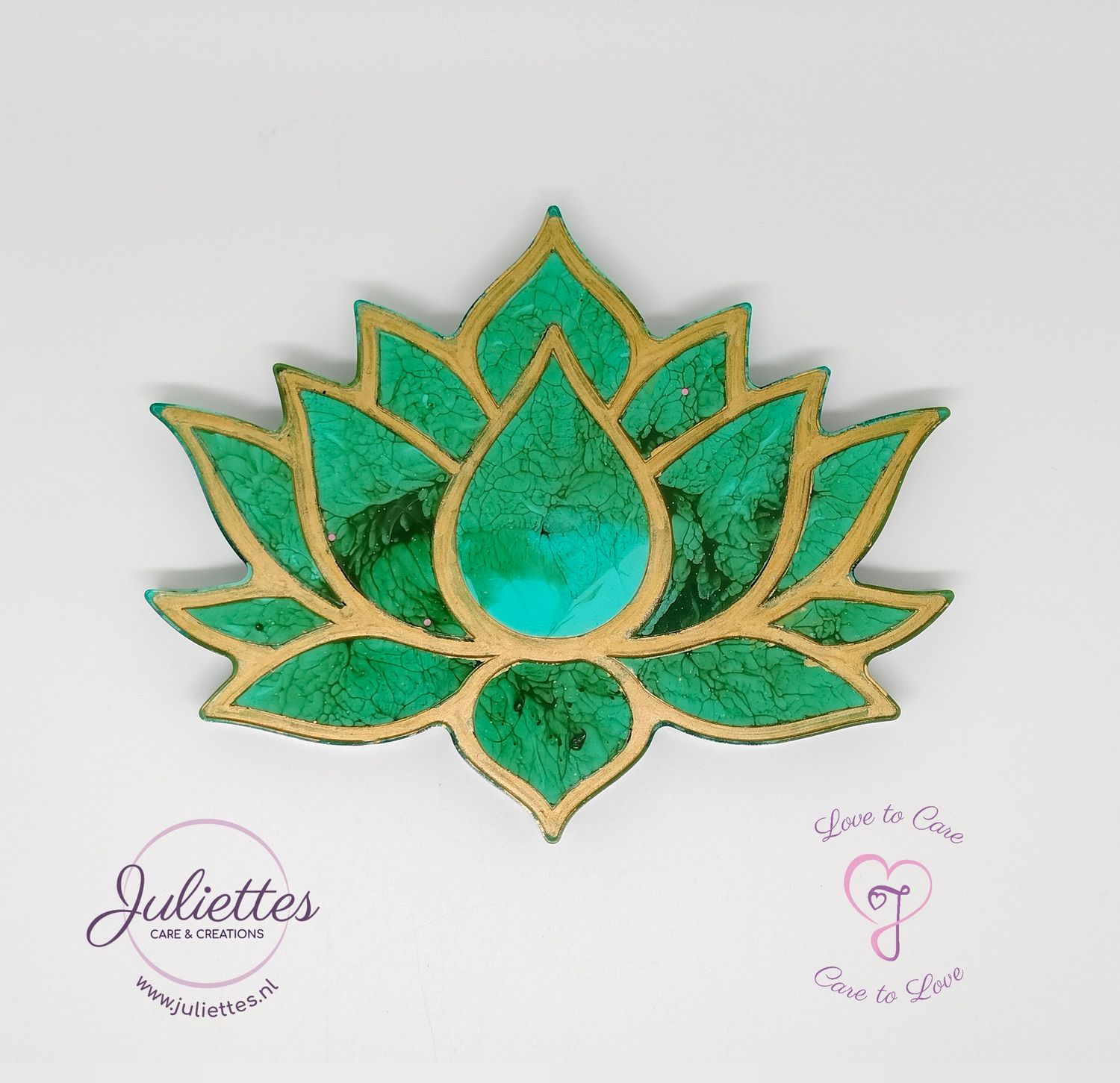 Orgonite oplaadschijf Lotus Geluk (groene aventurijn en groene jade) Orgonite oplaadschijf Lotus Geluk (groene aventurijn en groene jade)