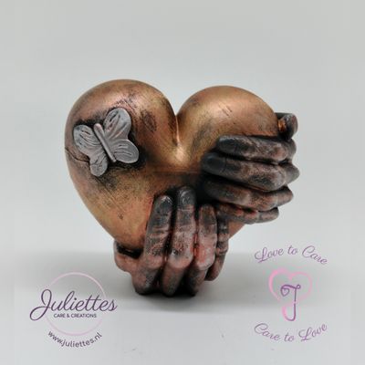 Heart in my hands (zwarte basis) Heart in my hands (zwarte basis)