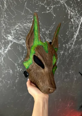 Anubis Mask: Wooden Texture with Moss