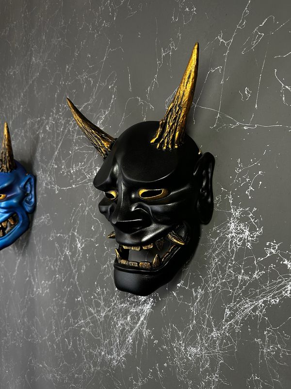 Japanese Hannya Mask: Black &amp; Gold