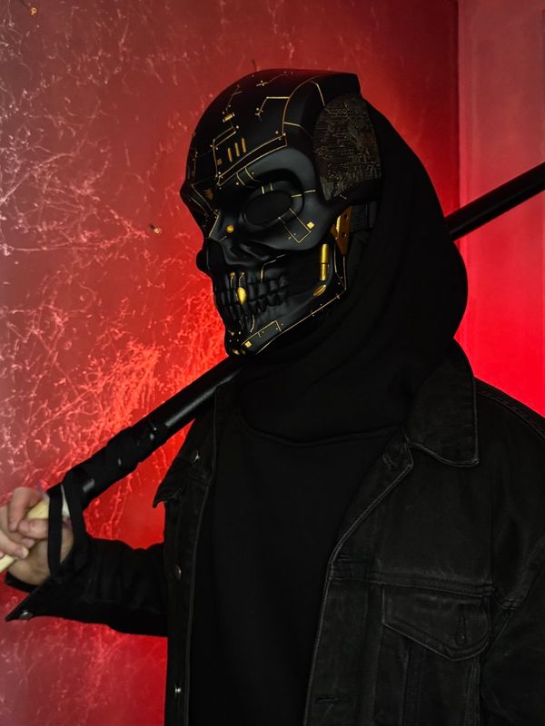 Cyberpunk Skull Mask: Black and Gold