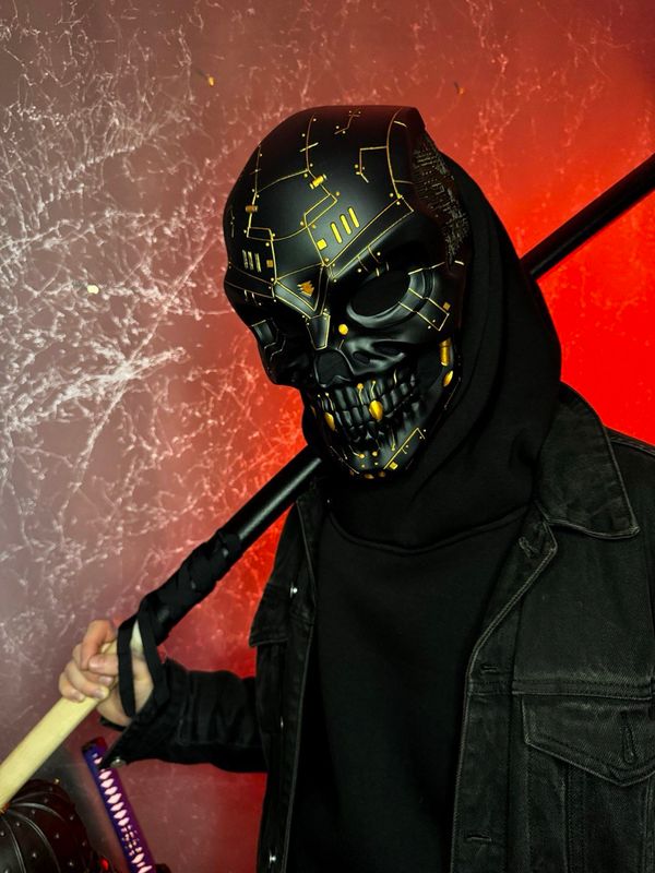 Cyberpunk Skull Mask: Black and Gold