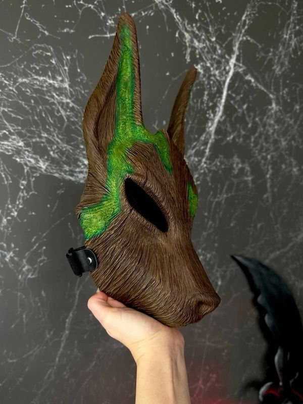 Anubis Mask: Wooden Texture with Moss