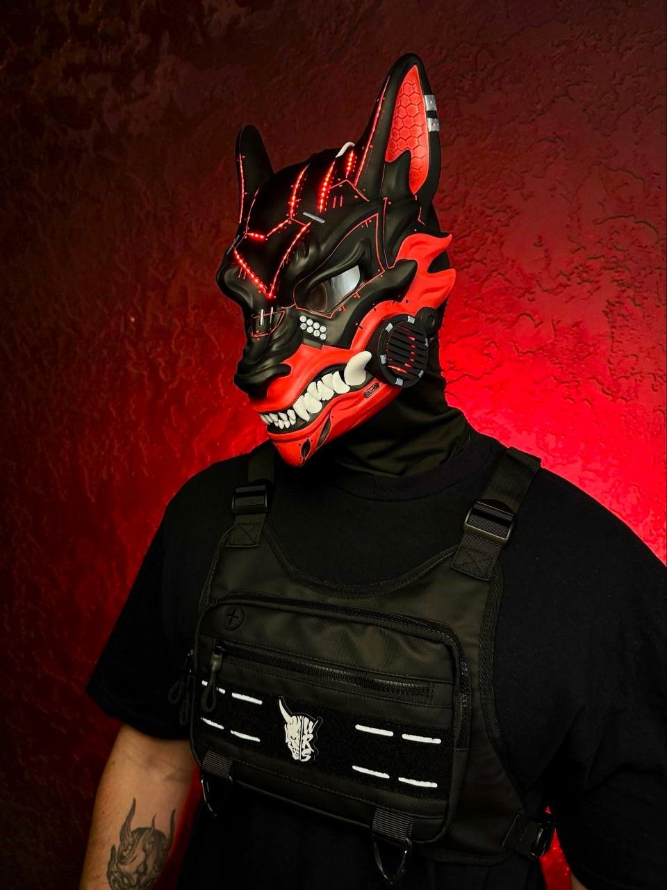 Black &amp; Red cyberpunk Kitsune mask with white fangs and RGB LED lights, full face wolf design
