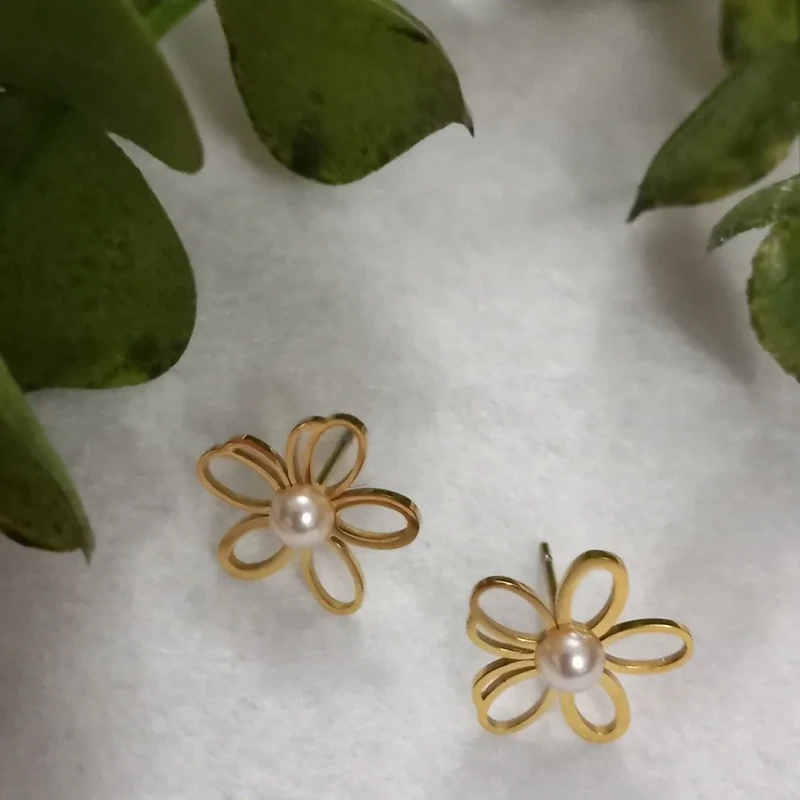 Pendientes acero flor con perla blanca