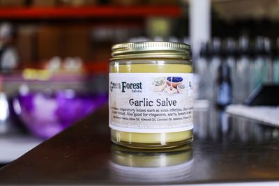 Used to relieve respiratory issues such as sinus infection, chest congestion and sore throat. Also good for ringworm, warts, 