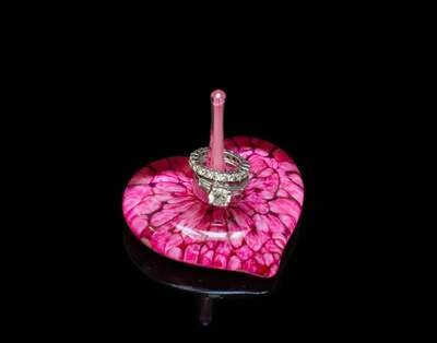 HAND BLOWN GLASS HEART SHAPE RINGHOLDER - GOLD RUBY