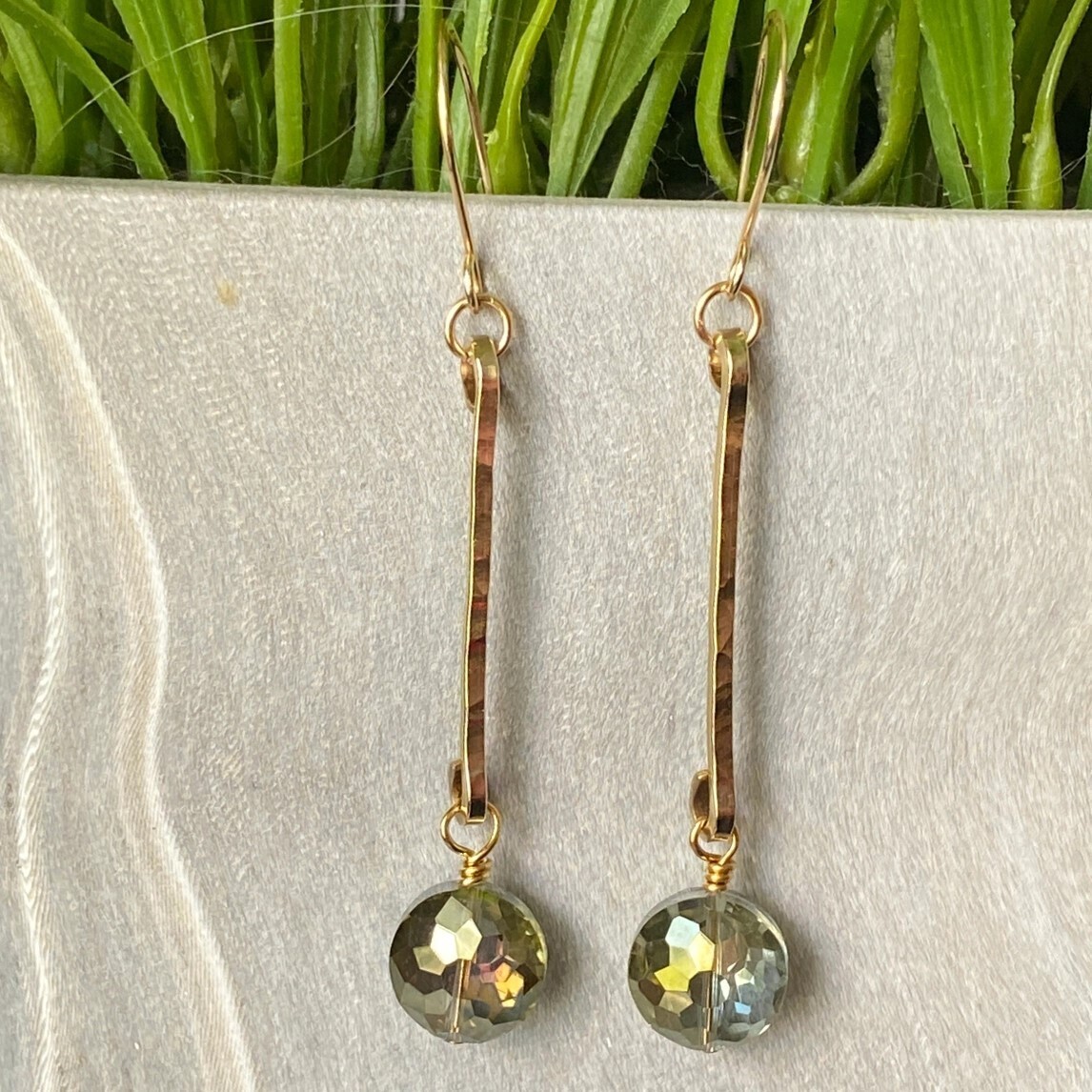 GOLD EARRINGS HAMMERED BAR AND GREEN CRYSTAL DROP DANGLE