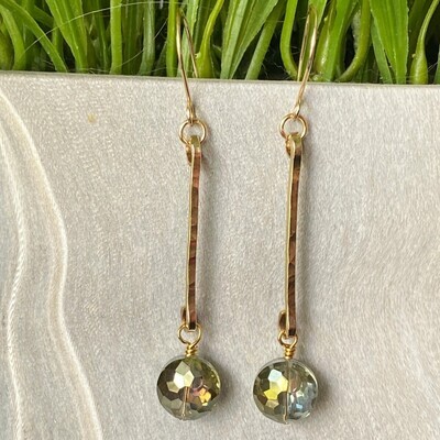 GOLD EARRINGS HAMMERED BAR AND GREEN CRYSTAL DROP DANGLE