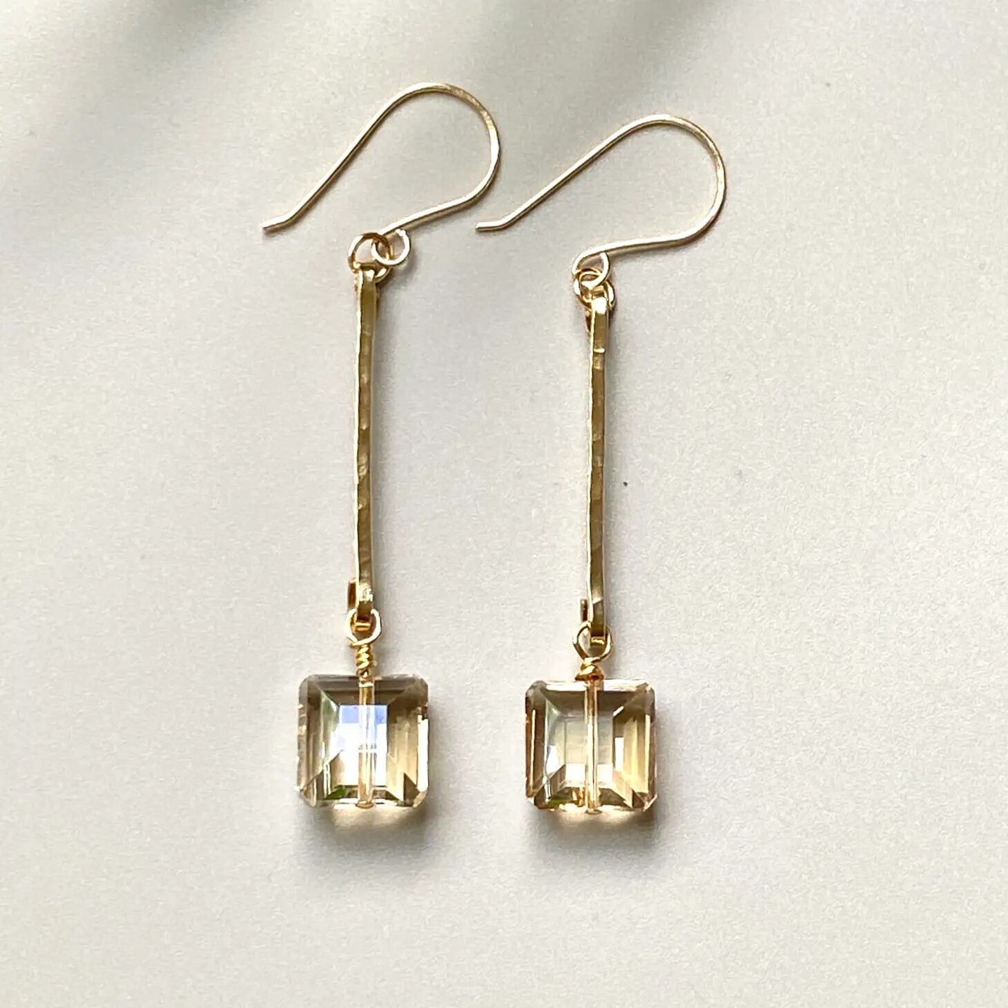 GOLD HAMMERED BAR W/ SQUARE CHAMPAGNE CRYSTAL DROP DANGLE