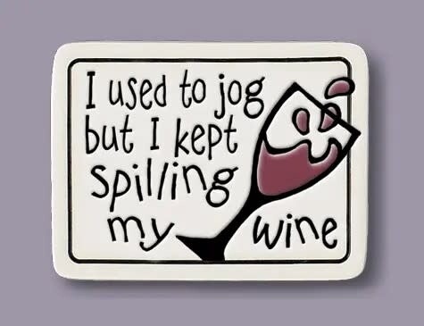 958 MAGNET SPILLING WINE