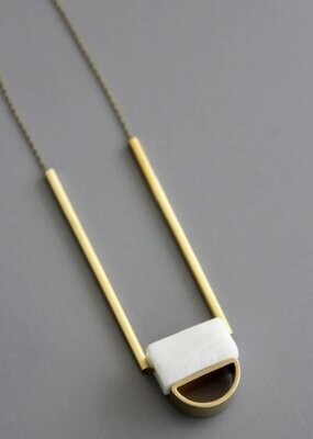 SMALL WHITE AGATE AND BRASS PENDANT CHAIN NECKLACE BKN132