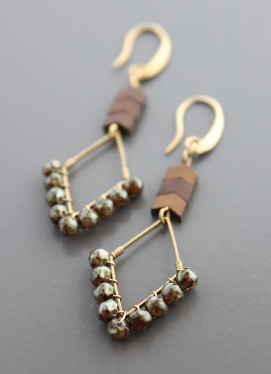 GEOMETRIC GLASS PEARL AND HEMATITE EARRINGS ODLE10