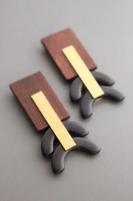 WOOD AND BLACK STONE GEOMETRIC POST EARRINGS XINE18