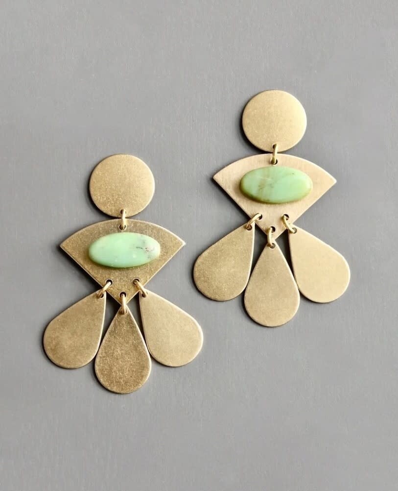 BRASS AND GREEN STONE POST EARRINGS CHRE40