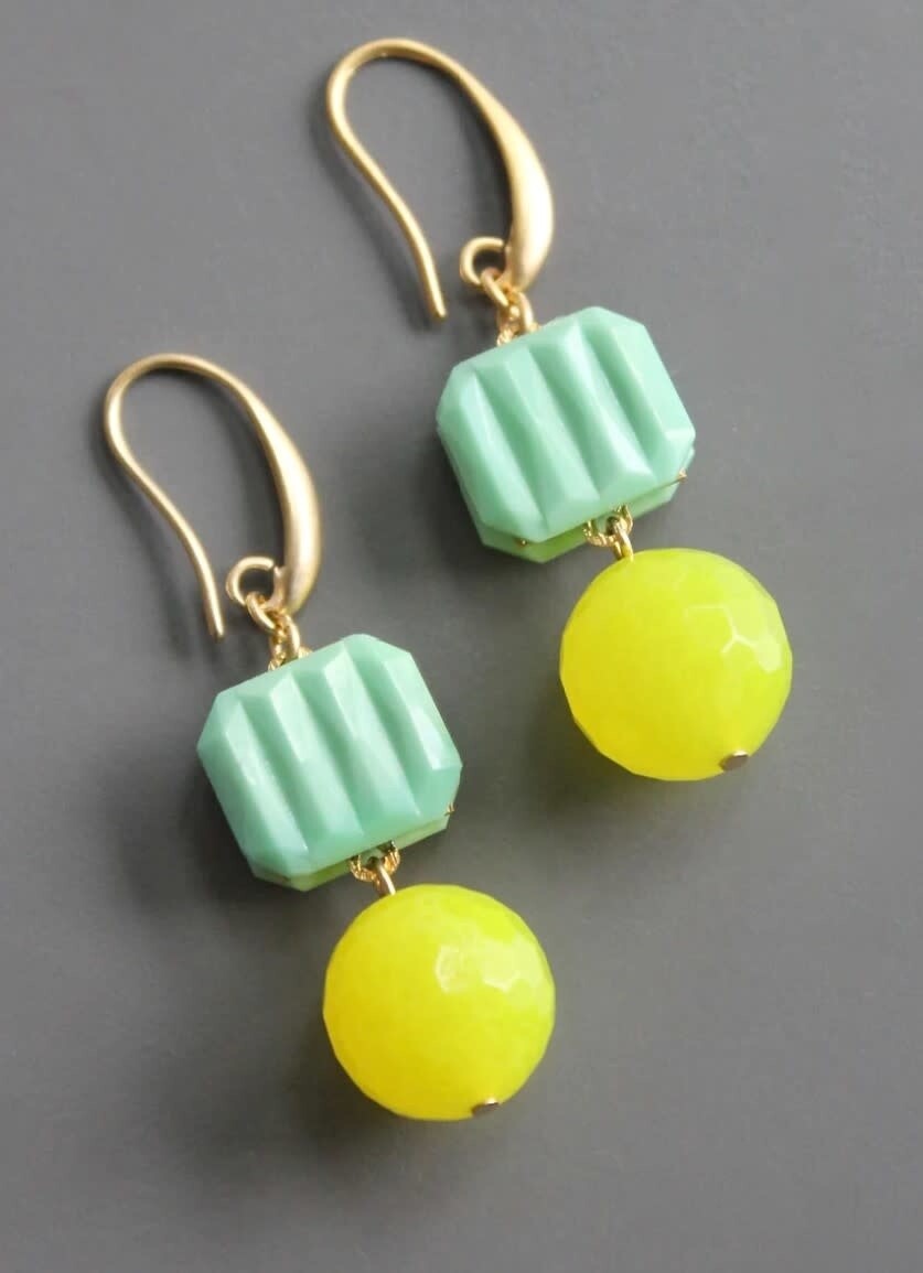 VINTAGE MINT GLASS AND YELLOW EARRINGS EMIE27