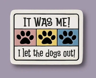 976 MAGNET - I LET THE DOGS OUT