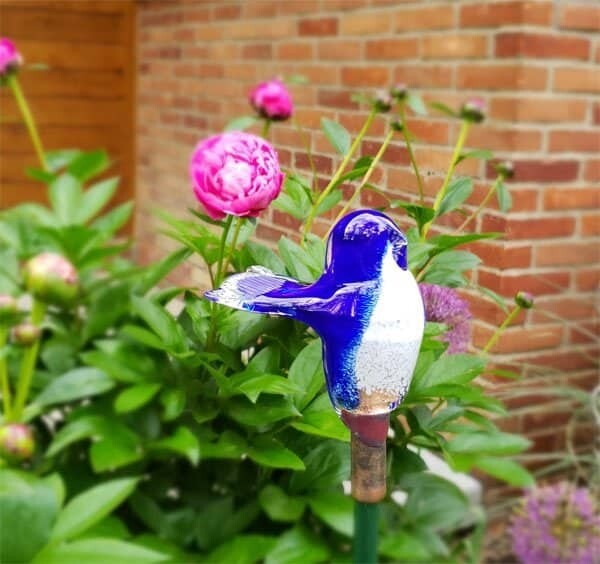 HAND SCULPTED GLASS GARDEN BIRD