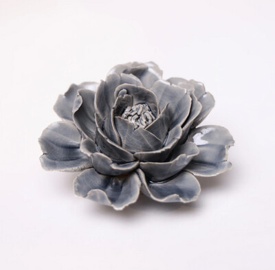 CORAL - CERAMIC WALL ROSE - MEDIUM GREY (DAY)