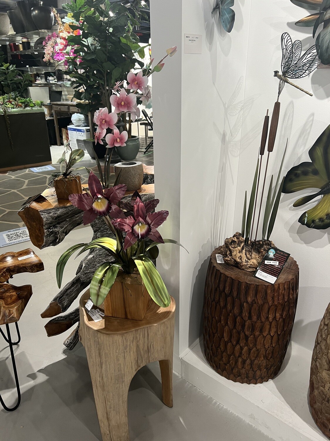 MM905 DRAGONFLY AND CATTAILS TABLETOP SCULPTURE (SS / HARDWOOD)