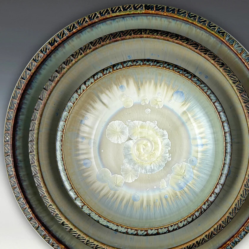 CRYSTALLINE GLAZED LARGE TEX PLATTER - IVORY DARK OLIVE