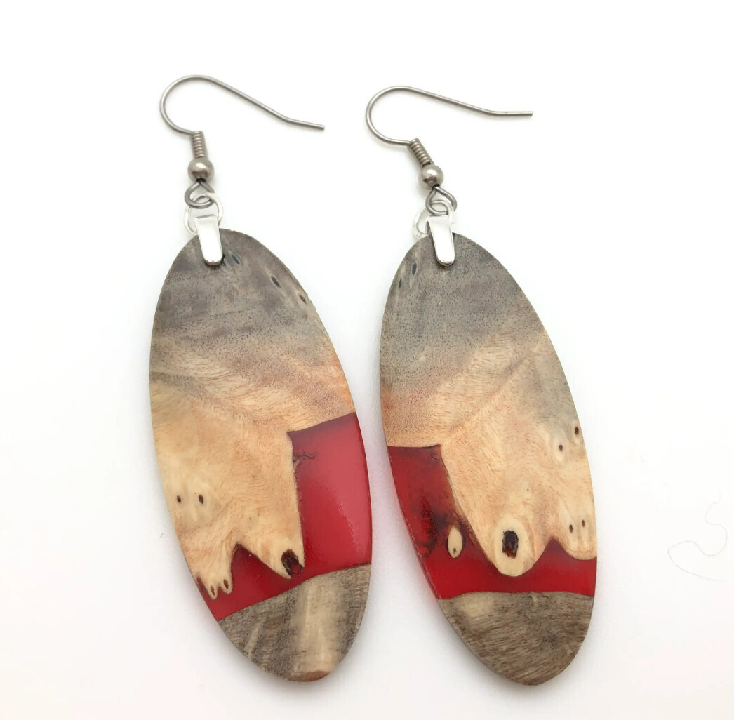 EARRING - BUCKEYE WITH RESIN RED MEDIUM