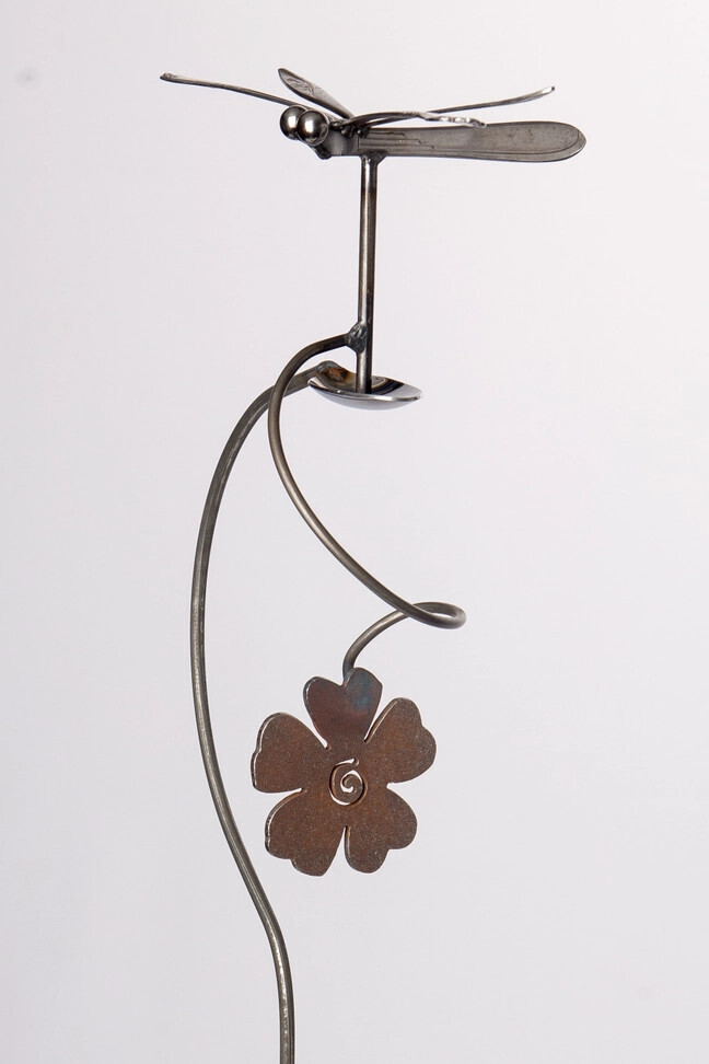 SINGLE DRAGONFLY WITH FLOWER GARDEN STAKE