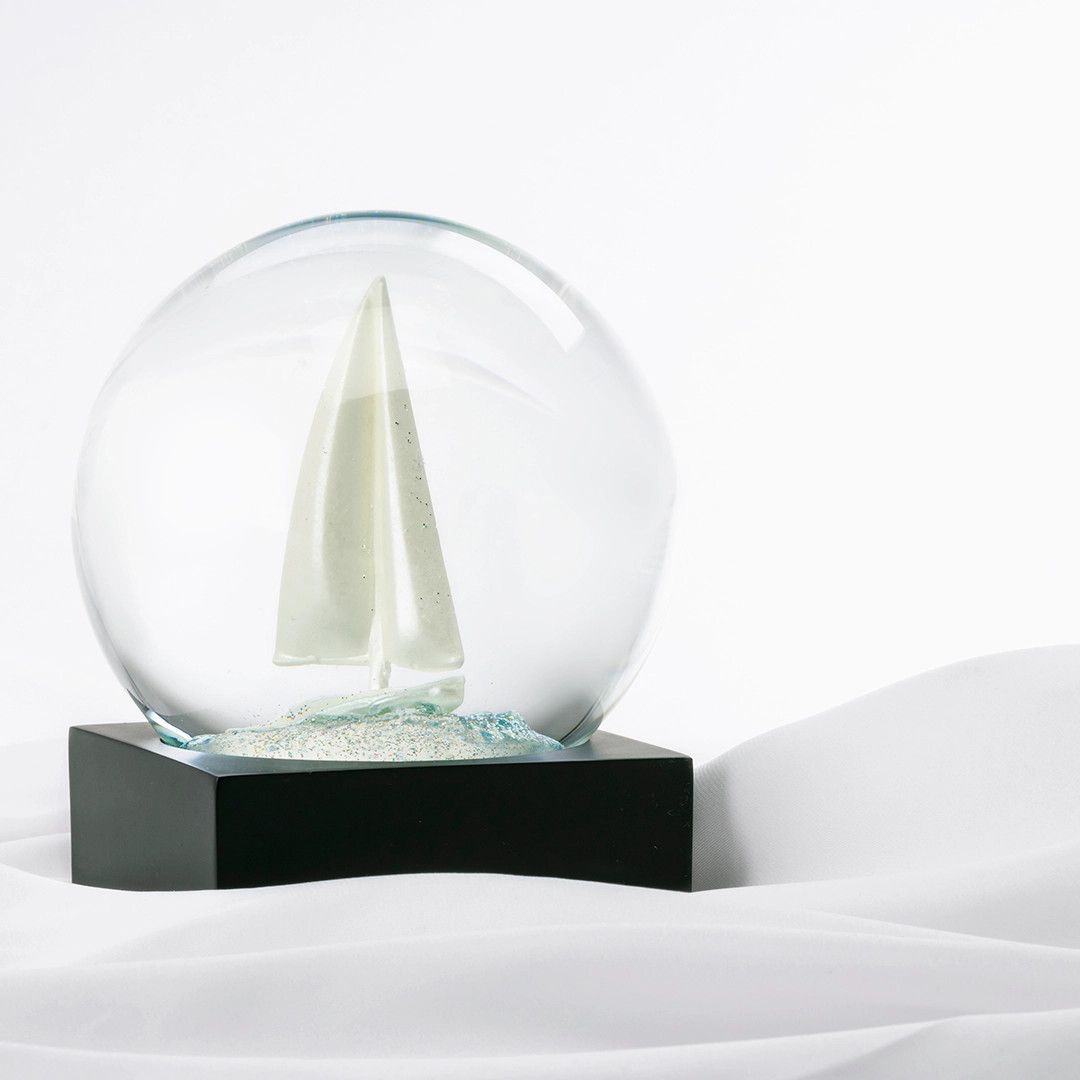 SAILBOAT SNOW GLOBE