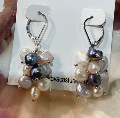 GRAPE CLUSTER PEARL EARRING