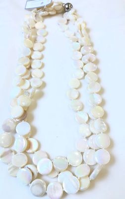 3 STRAND MOTHER OF PEARL NECKLACE W/ MAGNET CLASP - CREAMY WHITE