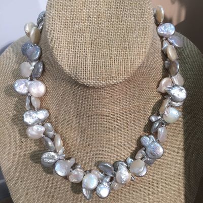 TEARDROP PEARL TWIST NECKLACE  W/ SPARKLE MAGNET CLASP - GREY/WHITE