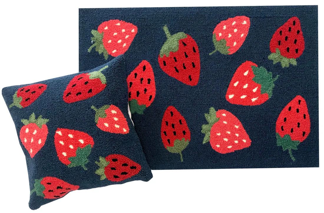 INDOOR / OUTDOOR RUG STRAWBERRY 24X36&quot;