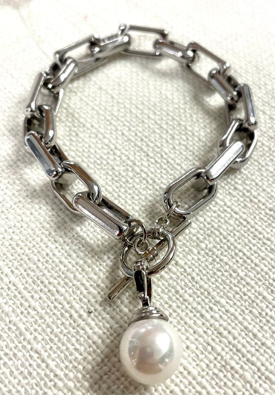 Chunky Link Bracelet with Mother of Pearl Drop - Gold