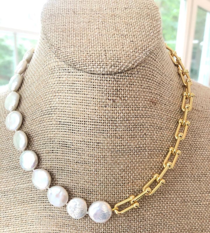 Link Chain with White Coin Pearl Necklace