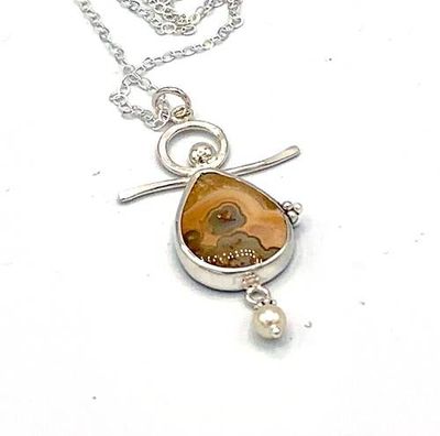 SP STONE &amp; PEARL PENDANT &amp; CHAIN SEA FLOWERS