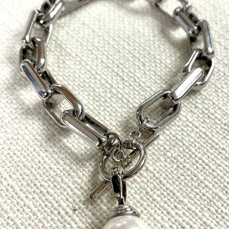 #1195B-Chunky Link Bracelet with Mother of Pearl Drop - Silver