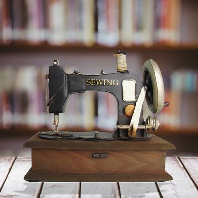 Vintage Style 1920&#39;s Decorative Sewing Machine Box