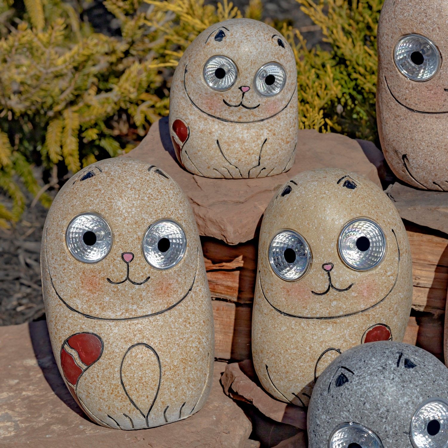 Set of Solar &quot;Rock&quot; Cats with Light Up Eyes in Cream (Antique Beige)