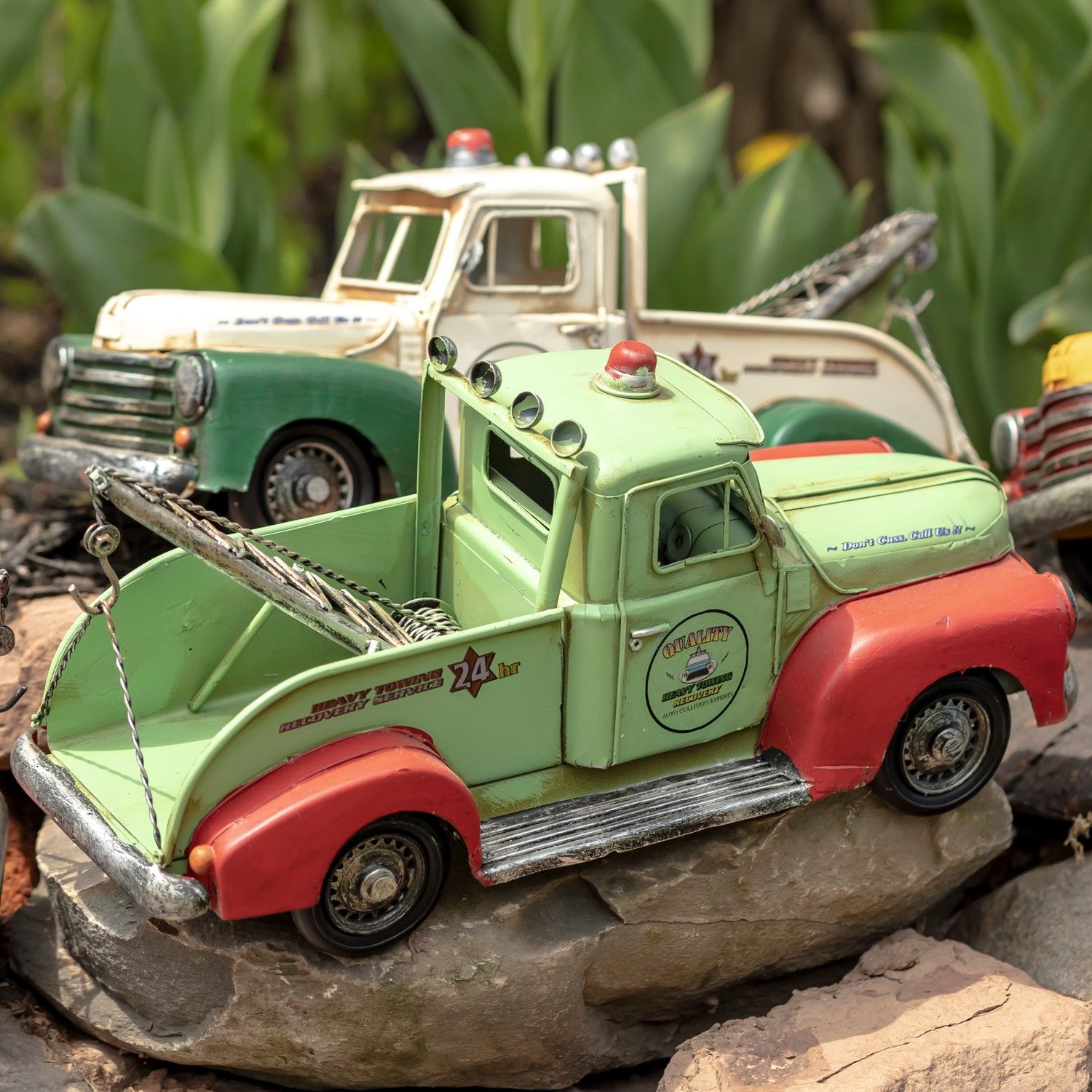 Vintage Iron Tow Truck in Green/Red