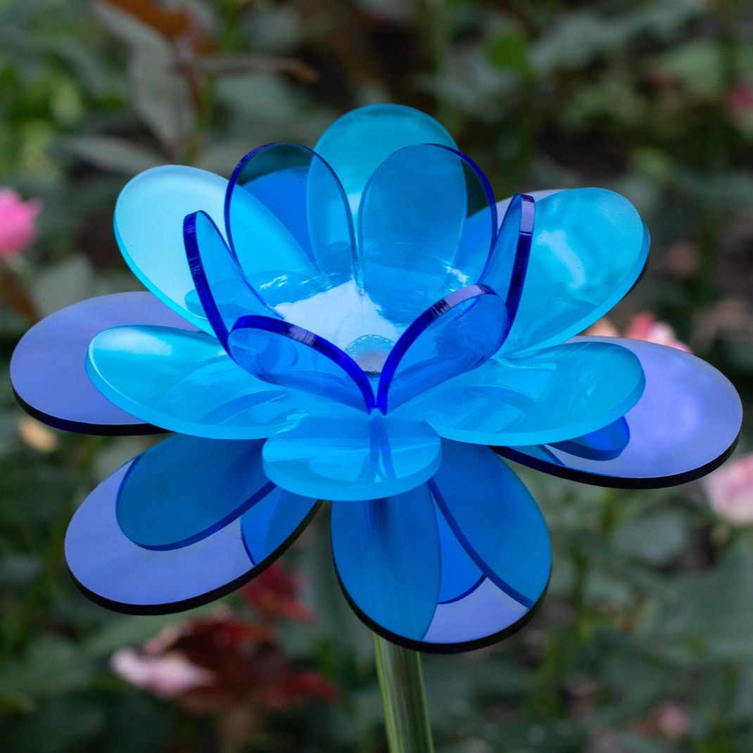 DIAMOND LOTUS 36&quot; TALL ACRYLIC GARDEN STAKE (BLUE)