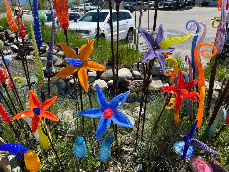 LILY FLOWER - GARDEN GLASS SCULPTURE