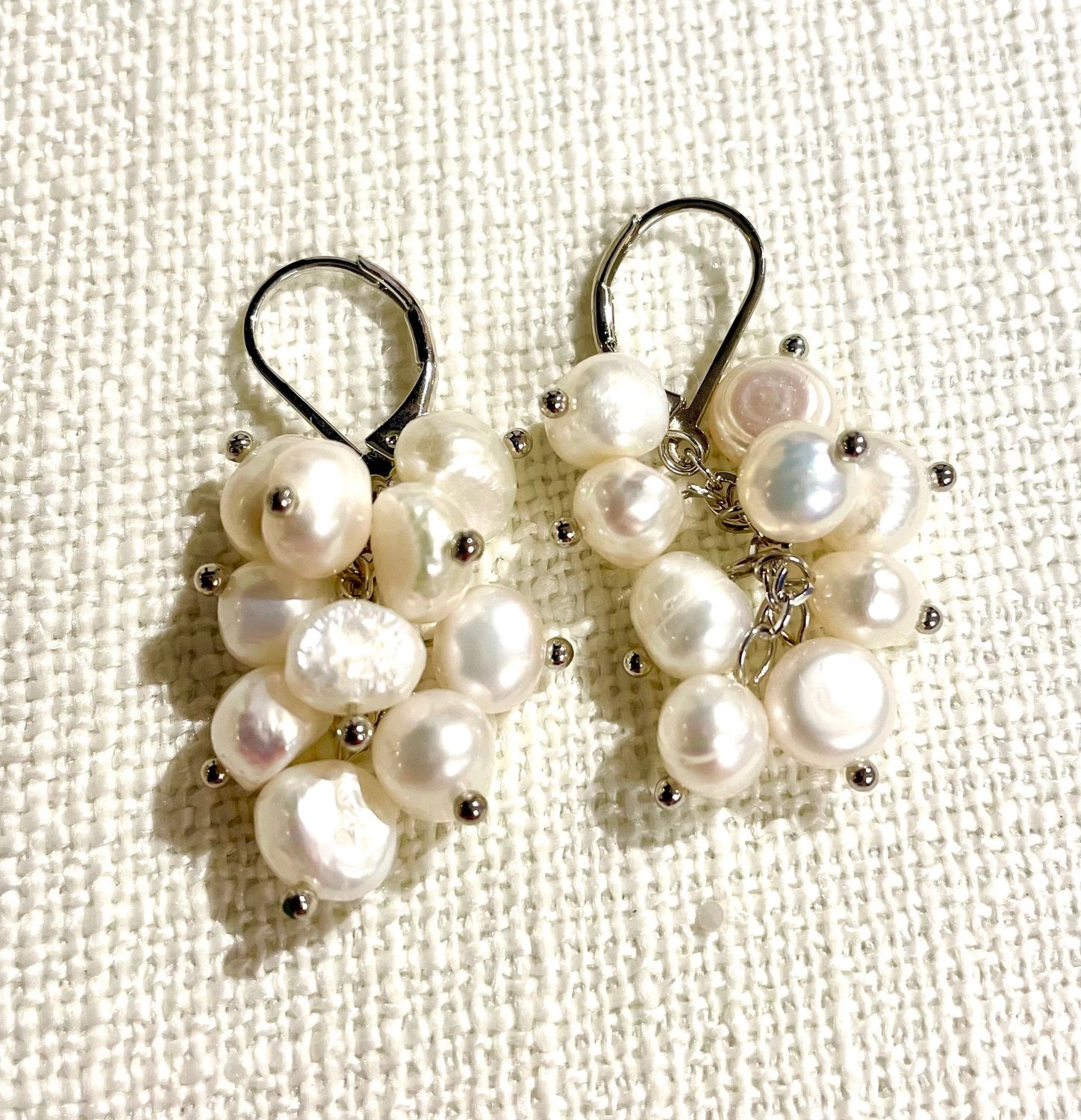 GRAPE CLUSTER PEARL EARRING - WHITE