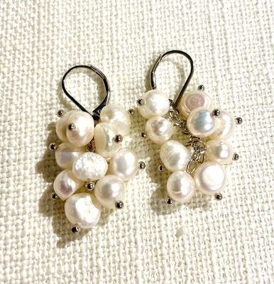 GRAPE CLUSTER PEARL EARRING - WHITE