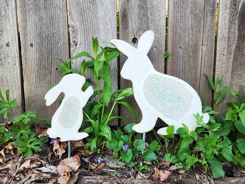 MOMMA RABBIT GARDEN STAKE | EGGSHELL COLOR