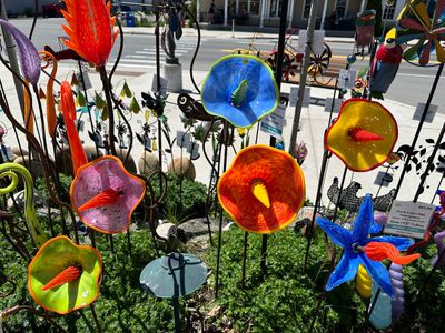 FANCY FLOWER GARDEN GLASS SCULPTURE