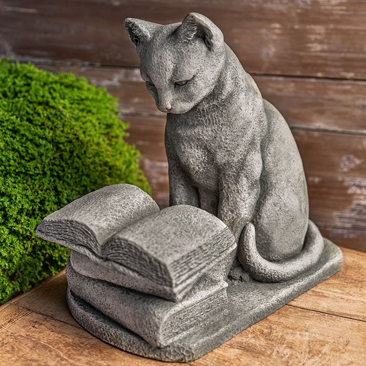HEMMINGWAY CAT STONE STATUE