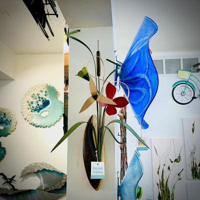 WOODEN WALL VASE &amp; FLOWERS