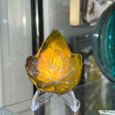 PAPERWEIGHT MAPLE LEAF