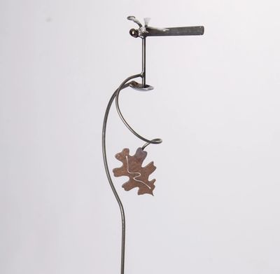 SINGLE DRAGONFLY WITH OAK LEAF GARDEN STAKE